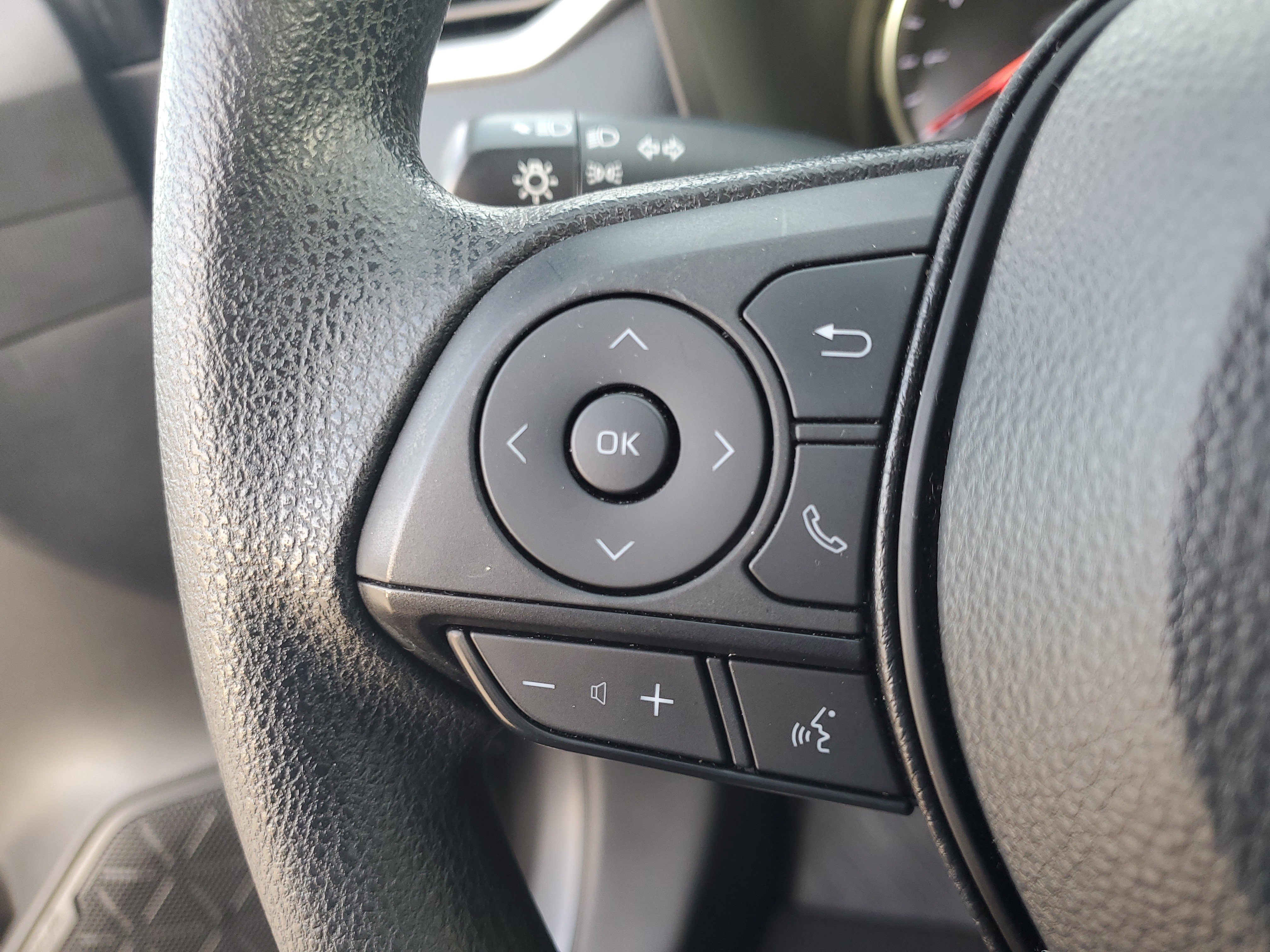 Used 2022 Toyota RAV4 LE image 20