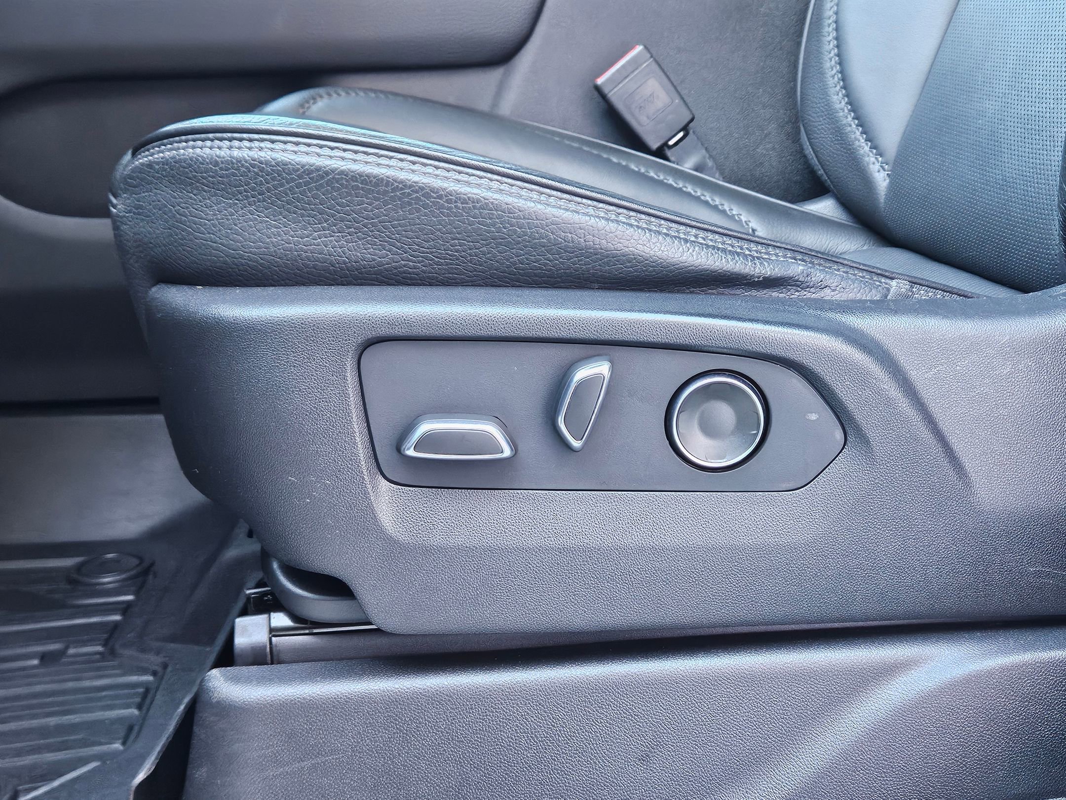 Used 2021 GMC Yukon Denali w/ Denali Premium Package image 20