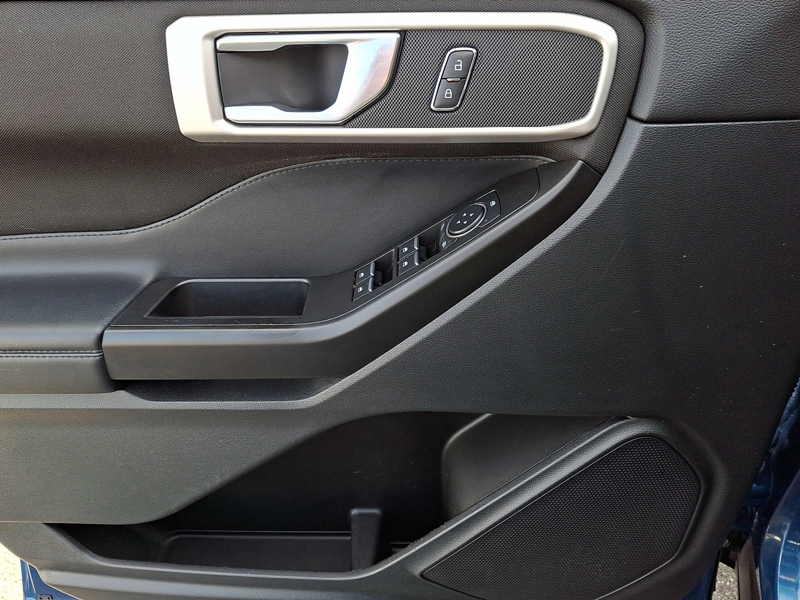 Used 2020 Ford Explorer XLT image 13