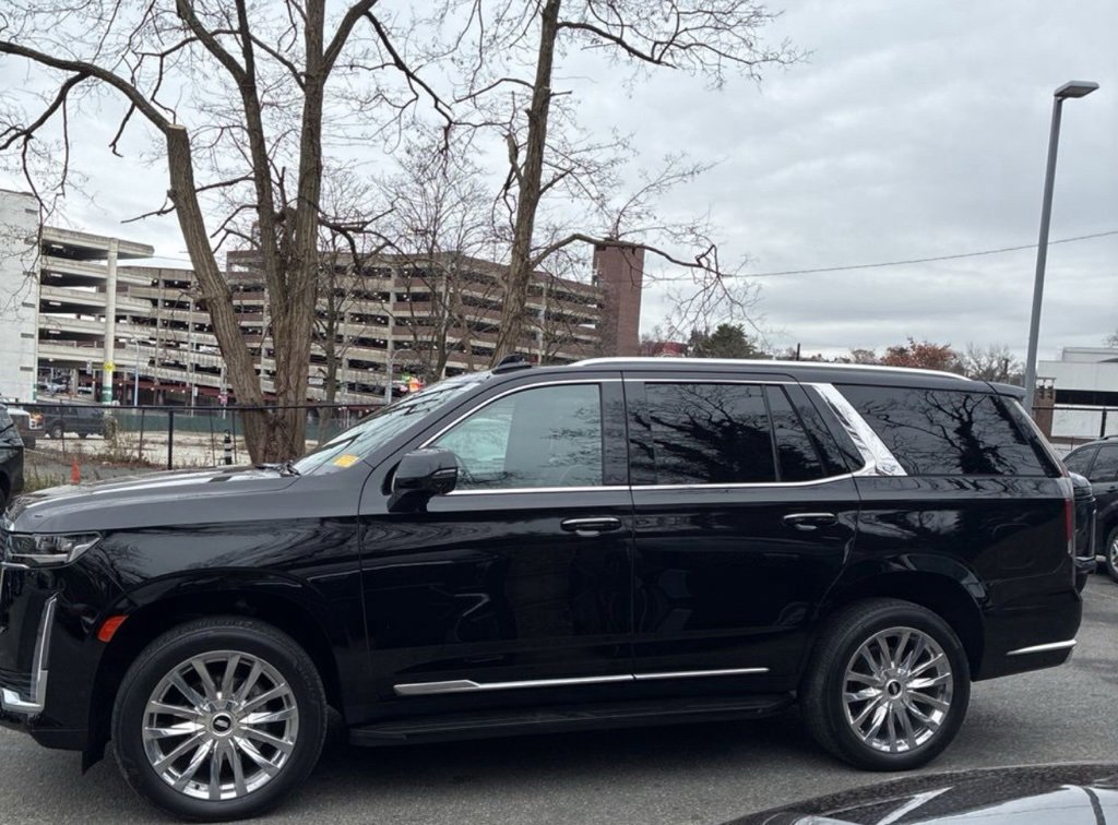 Used 2023 Cadillac Escalade Premium Luxury image 4