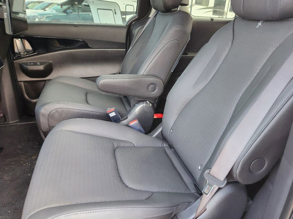 New 2025 Kia Carnival SX Prestige image 11