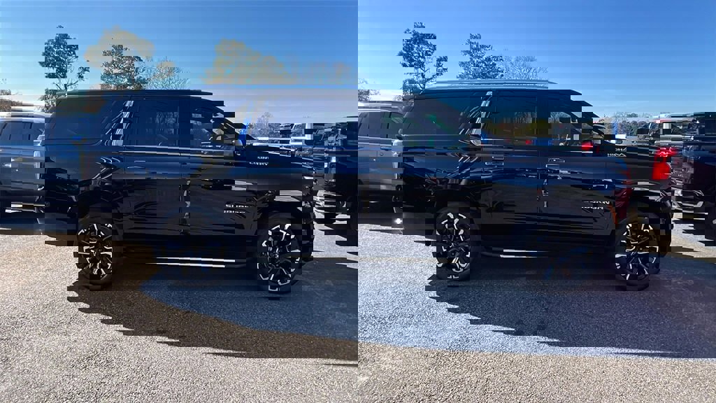 New 2026 Chevrolet Suburban High Country w/ Sun And Tow Package image 4