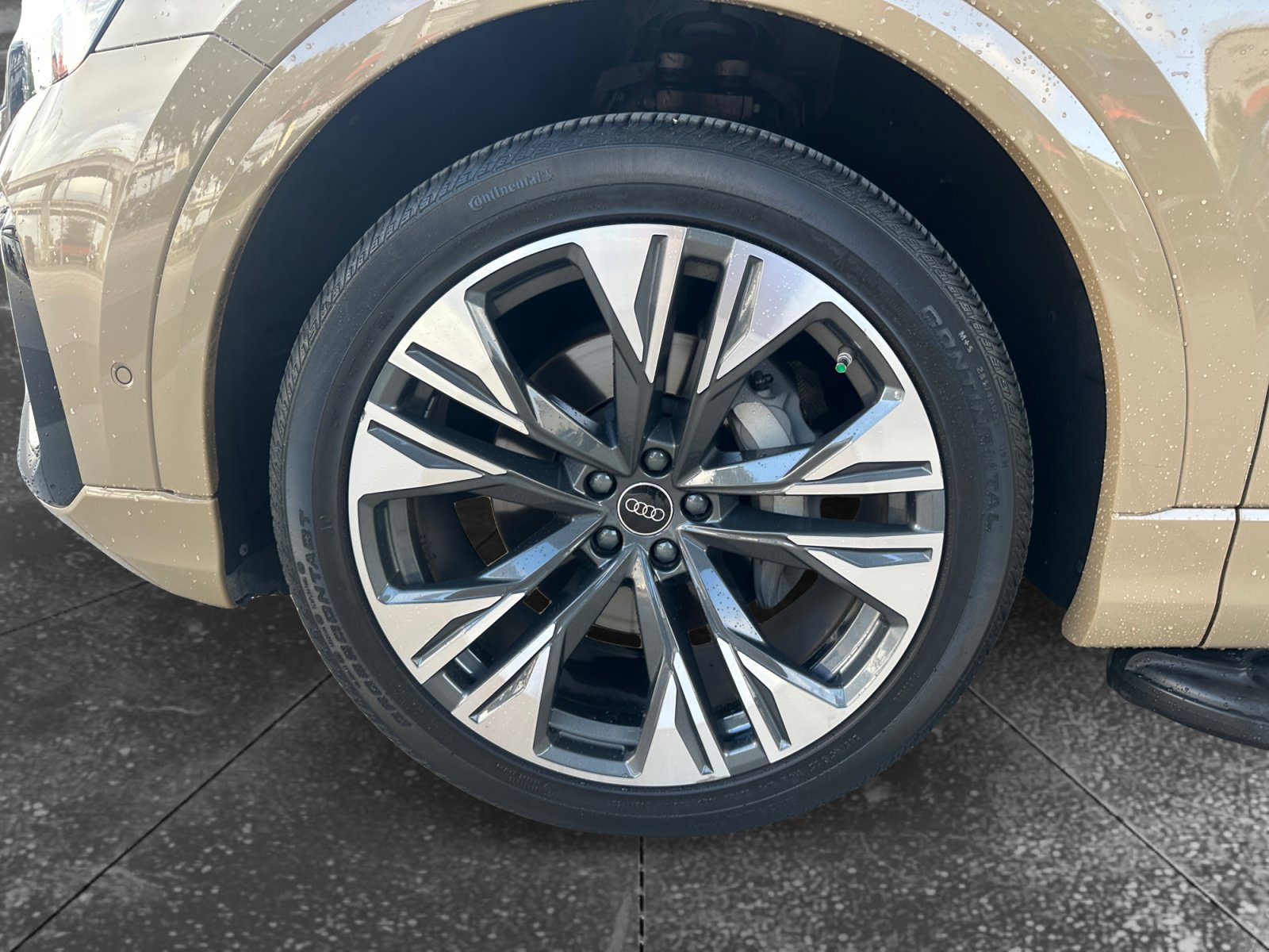 Used 2024 Audi Q8 Premium Plus AWD/4WD image 9