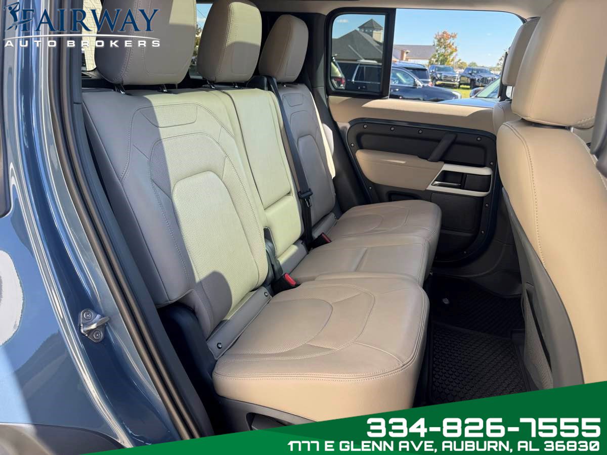 Used 2023 Land Rover Defender 110 SE image 13