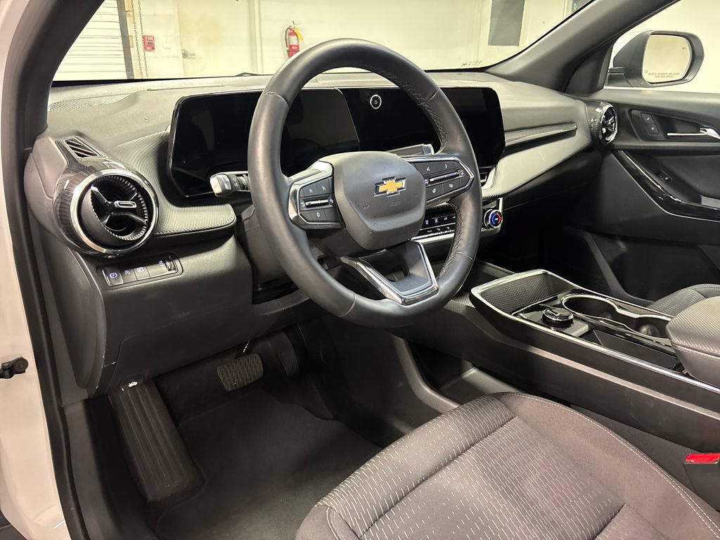 Used 2026 Chevrolet Equinox LT FWD image 24