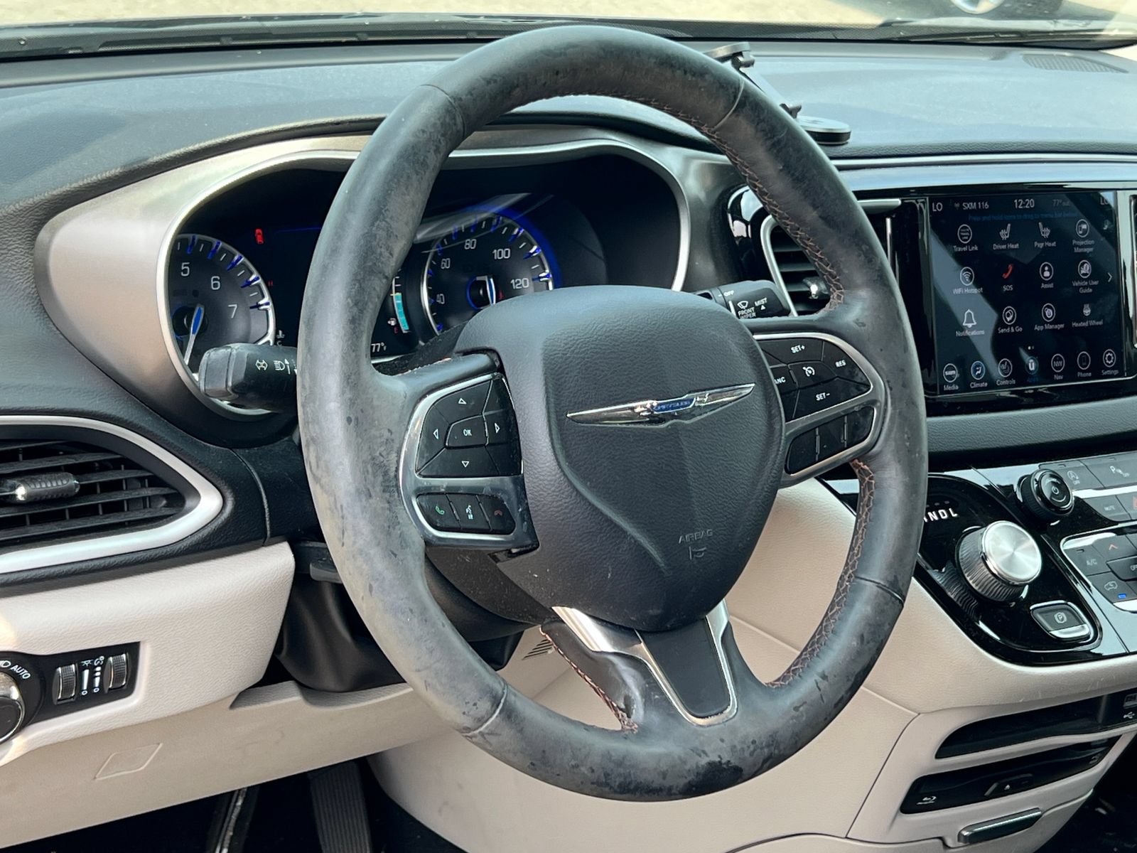 Used 2020 Chrysler Pacifica Touring-L Plus FWD image 2