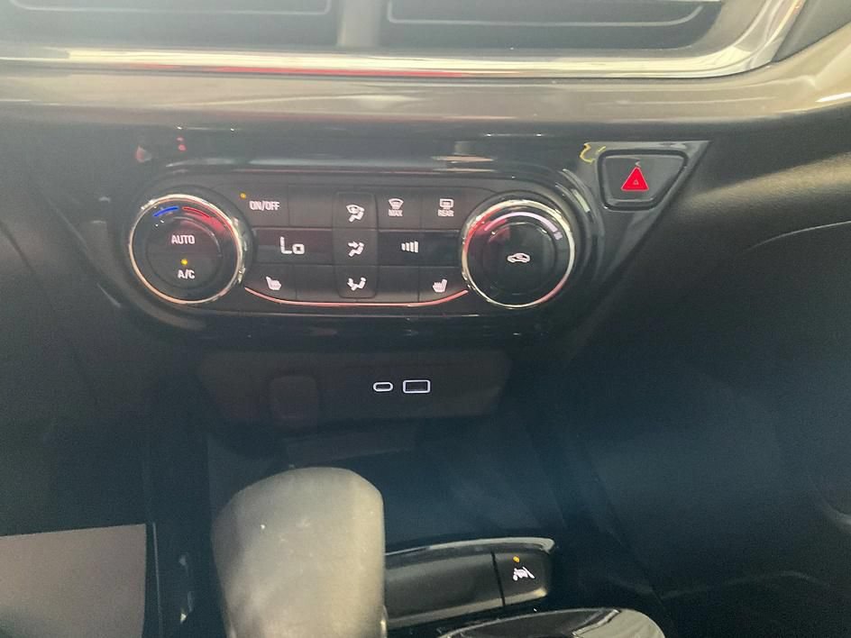 Used 2024 Chevrolet Trax ACTIV w/ Sunroof Package FWD image 17