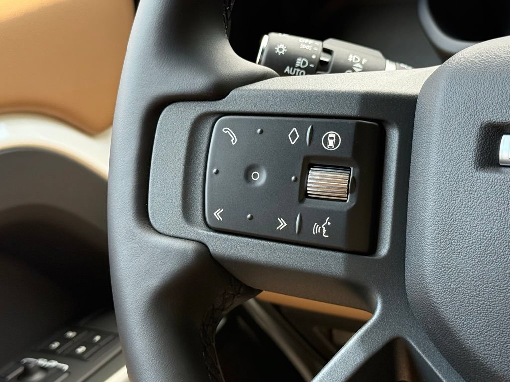 New 2026 Land Rover Defender 110 X-Dynamic SE AWD/4WD image 18