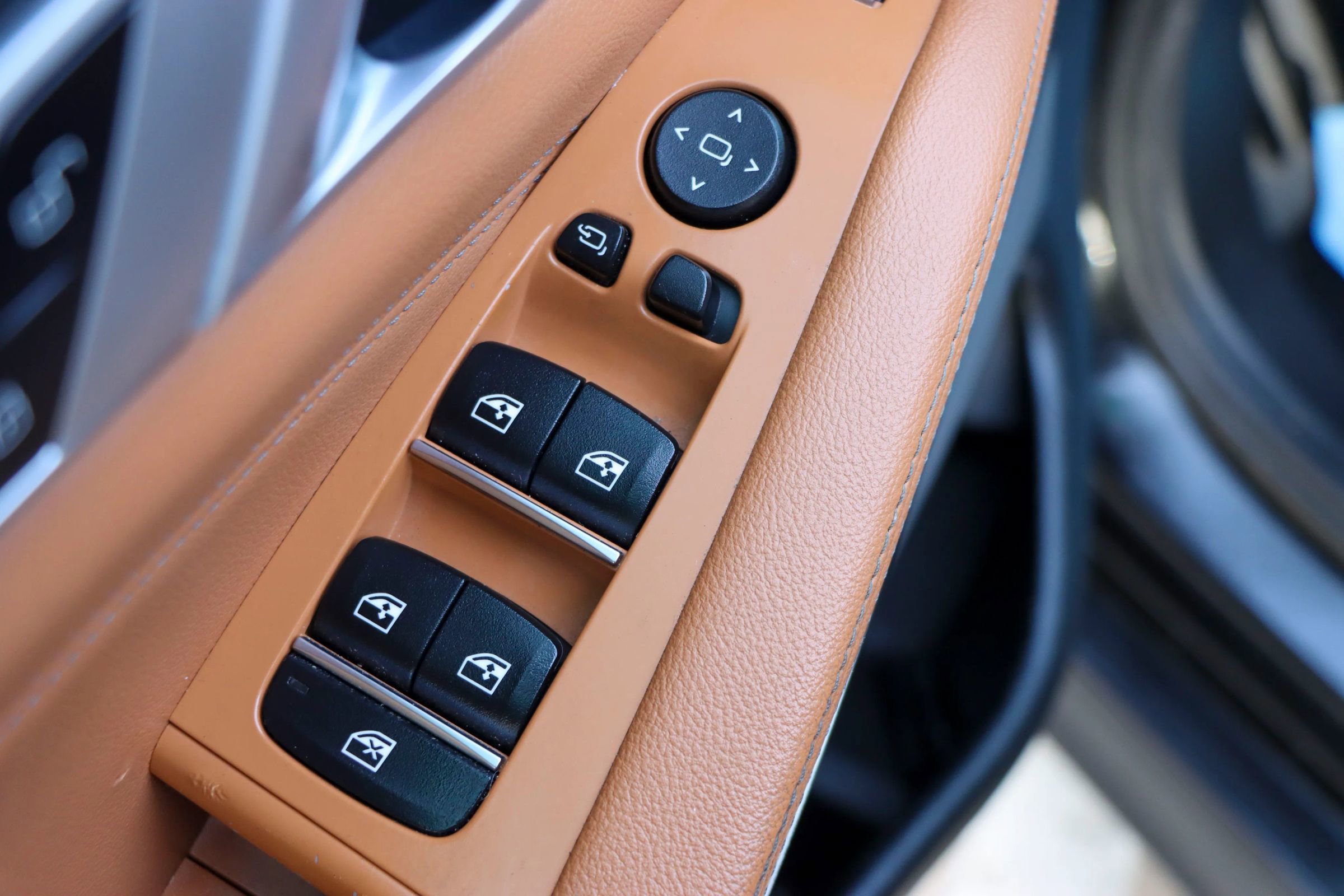 Used 2019 BMW X5 xDrive50i w/ M Sport Package image 14