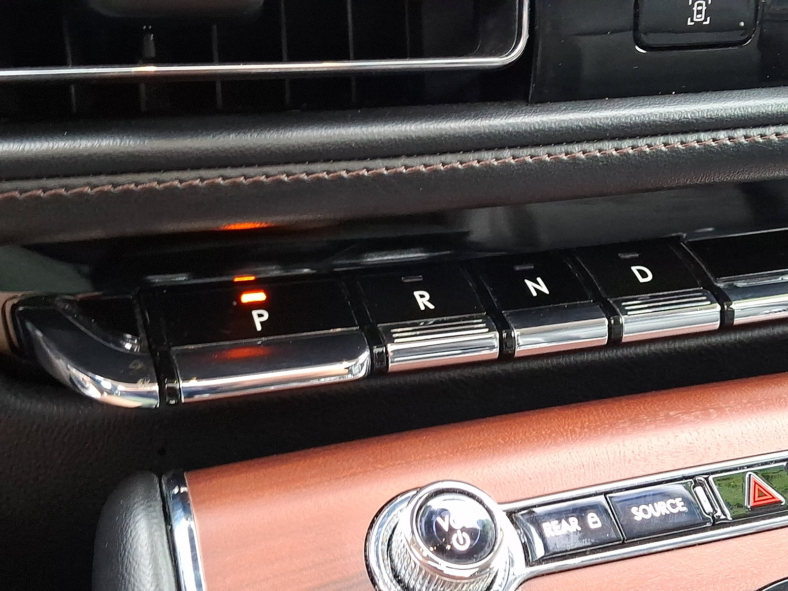 Used 2021 Lincoln Aviator Reserve w/ Elements Package Plus AWD/4WD image 16