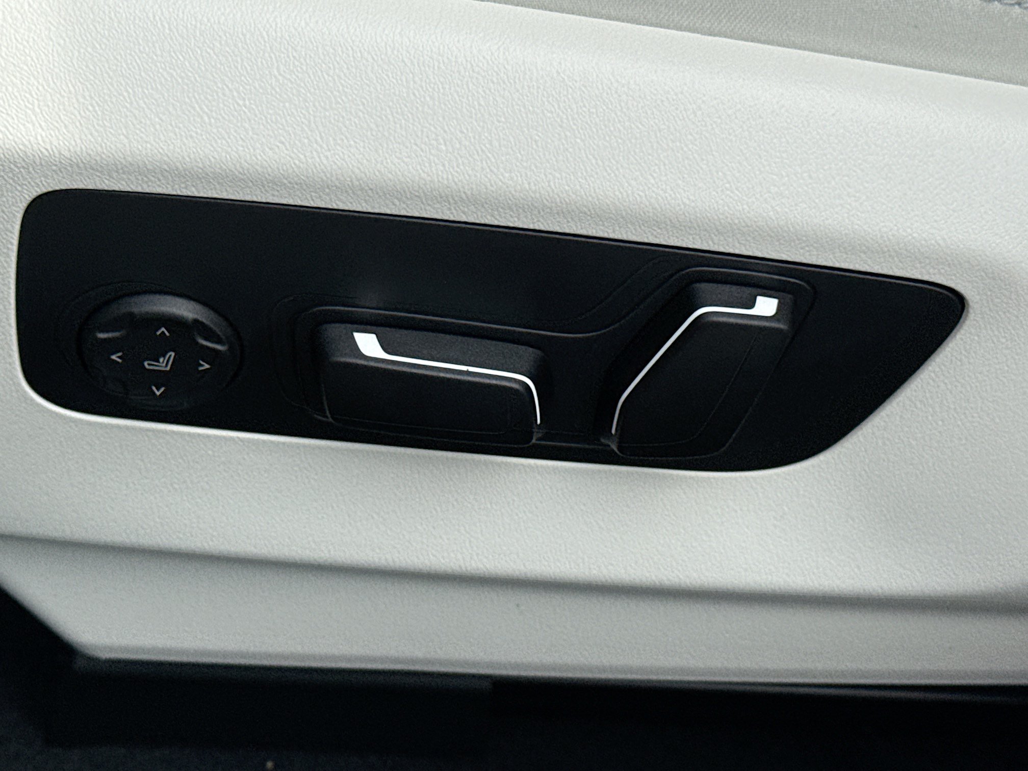 New 2027 BMW i5 xDrive40 AWD/4WD image 24
