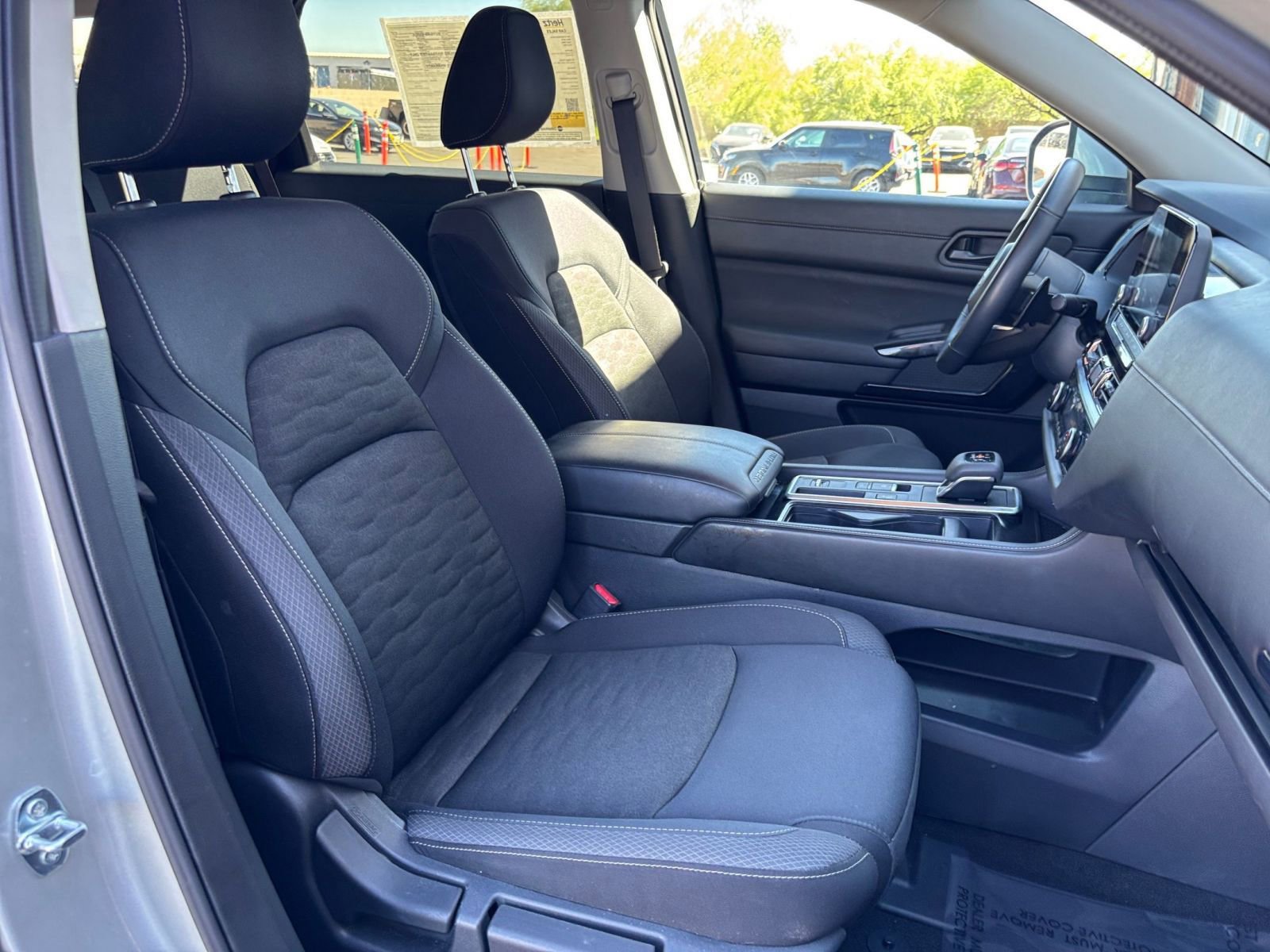 Used 2025 Nissan Pathfinder SV FWD image 39