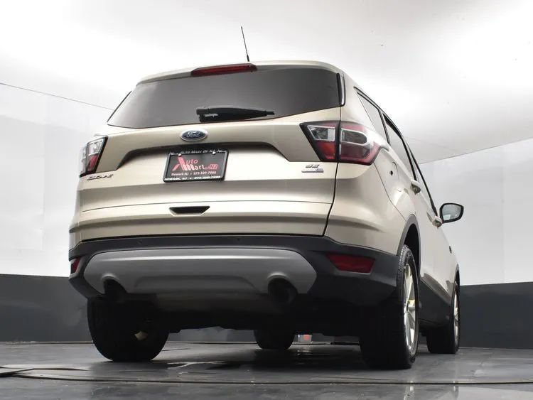 Used 2017 Ford Escape SE w/ Equipment Group 201A AWD/4WD image 13