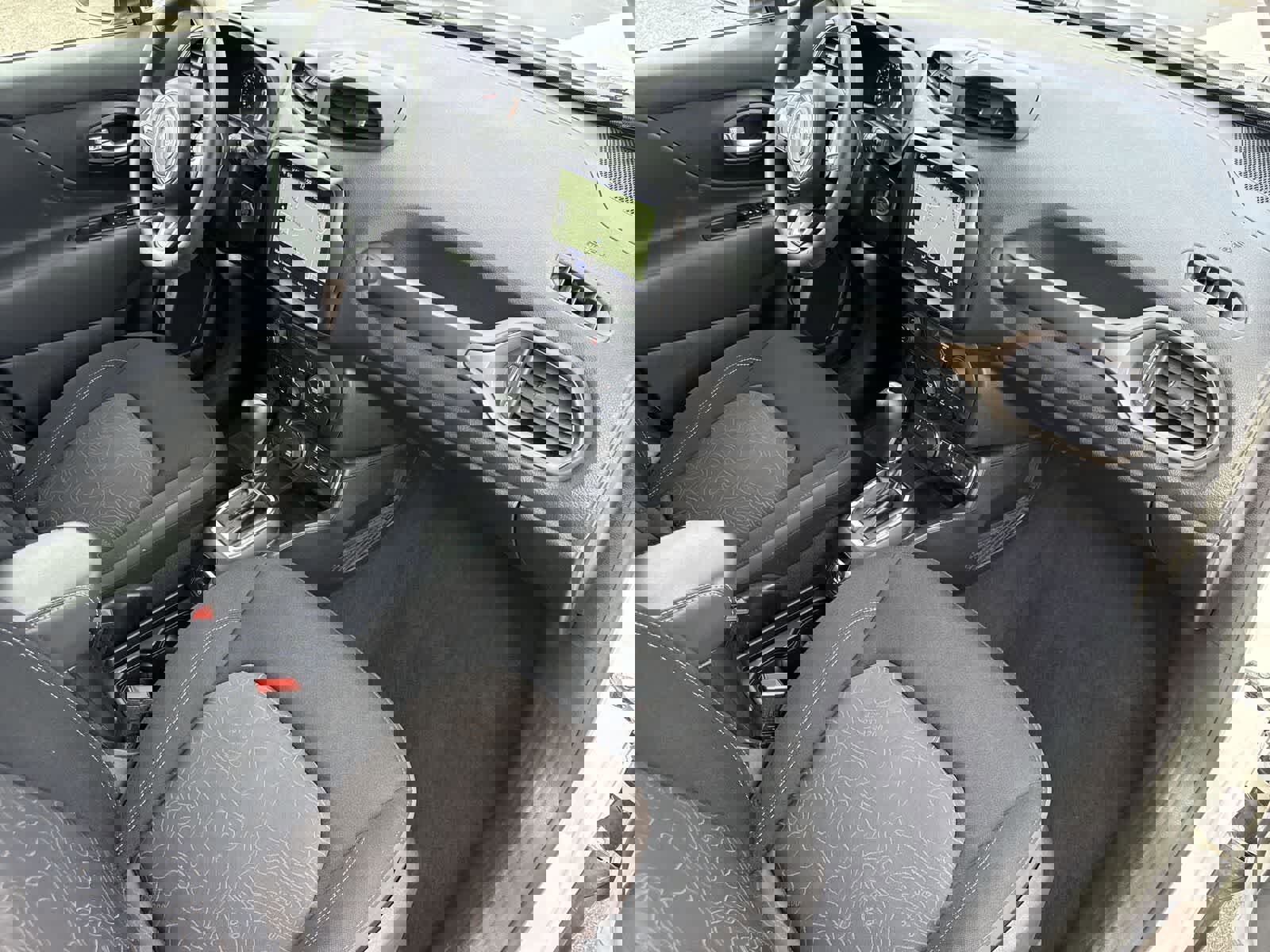 Used 2023 Jeep Renegade Latitude image 11