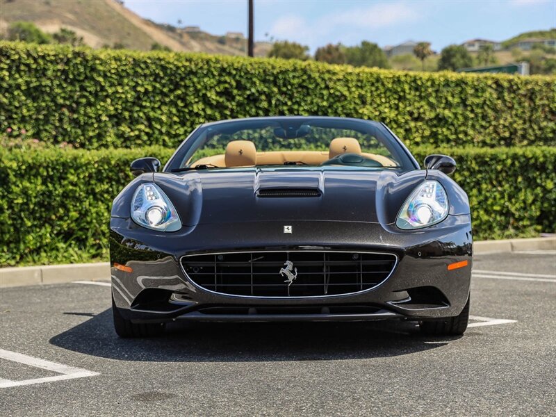 Used 2014 Ferrari California RWD image 2