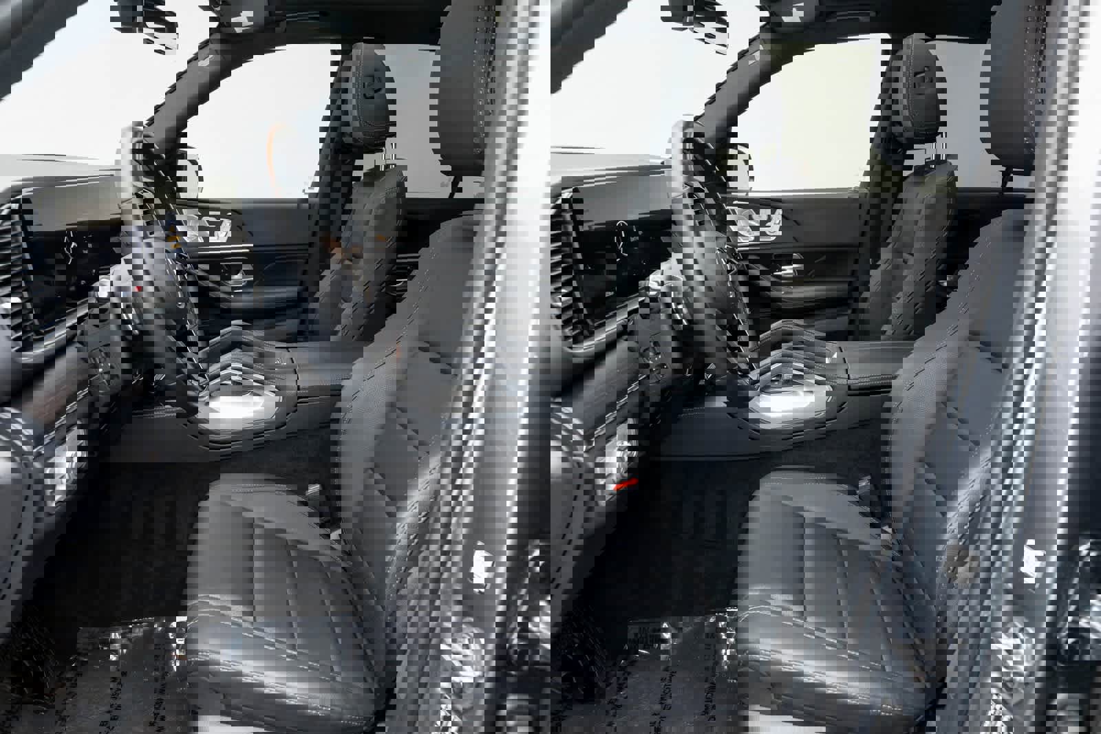 Used 2025 Mercedes-Benz GLE 450e 4MATIC w/ Driver Assistance Package image 11