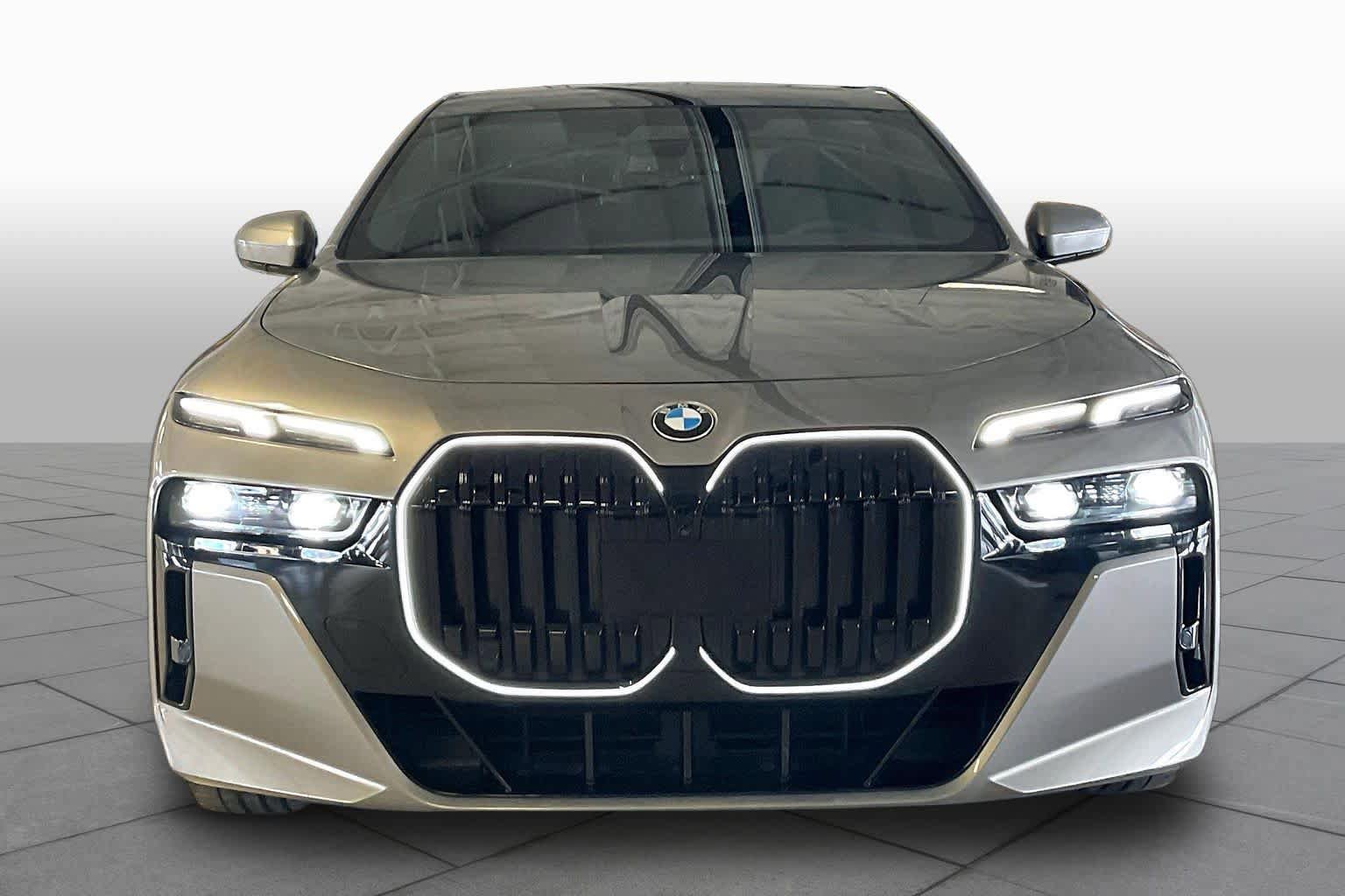 Certified 2024 BMW 760i xDrive AWD/4WD image 3