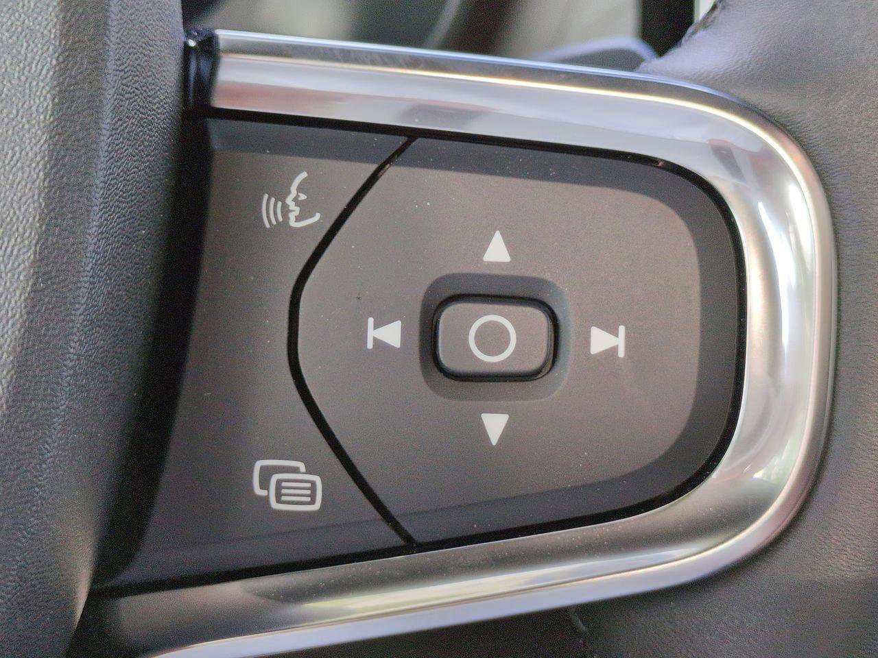 Used 2024 Volvo C40 Recharge Core w/ Climate Package image 25