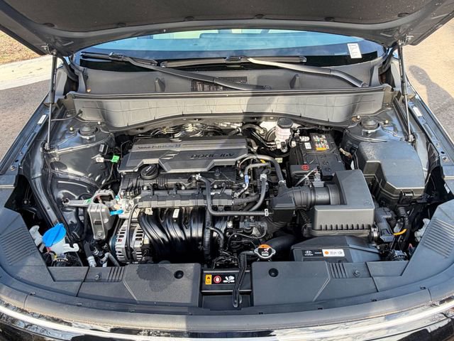 Used 2025 Hyundai Kona SE image 14