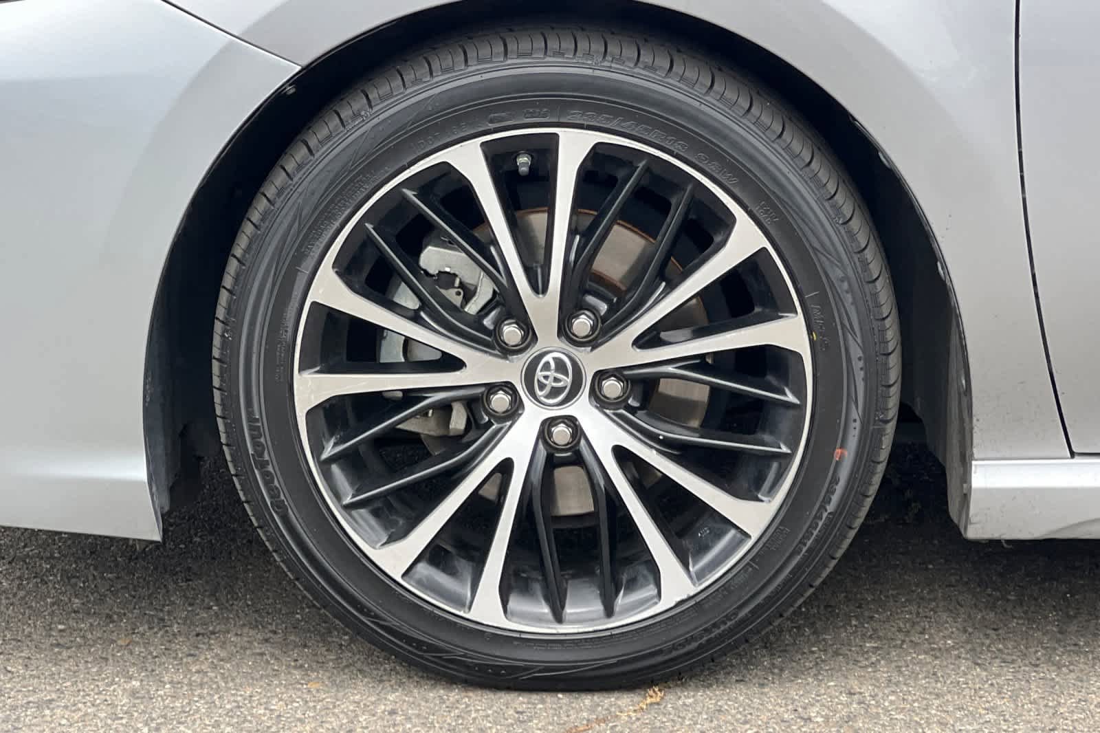 Used 2018 Toyota Camry SE FWD image 28