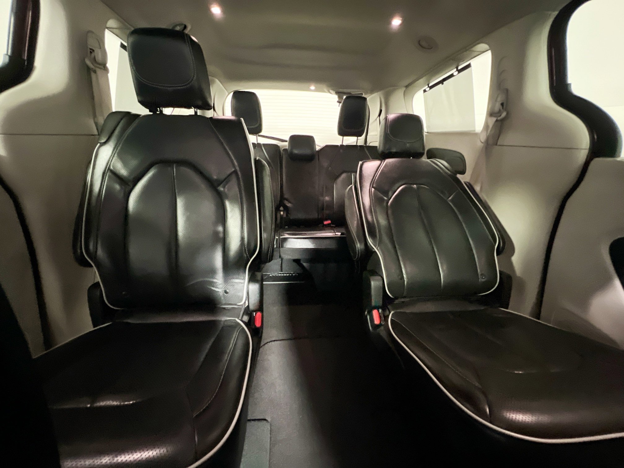 Used 2023 Chrysler Pacifica Limited image 33