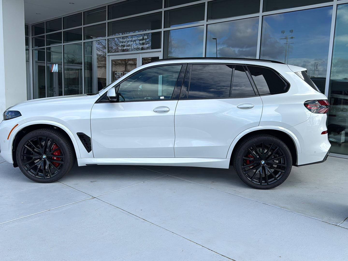 New 2026 BMW X5 sDrive40i image 4