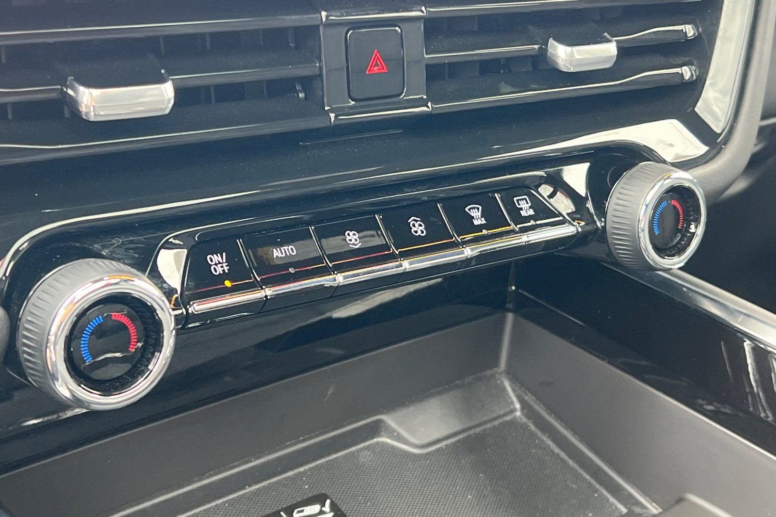 Used 2025 Chevrolet Suburban LT w/ Comfort Package image 26