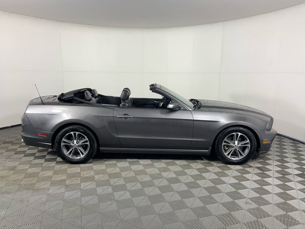 Used 2014 Ford Mustang Premium image 10