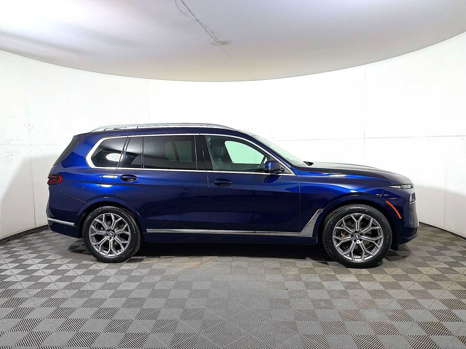Certified 2024 BMW X7 xDrive40i w/ Premium Package AWD/4WD image 7