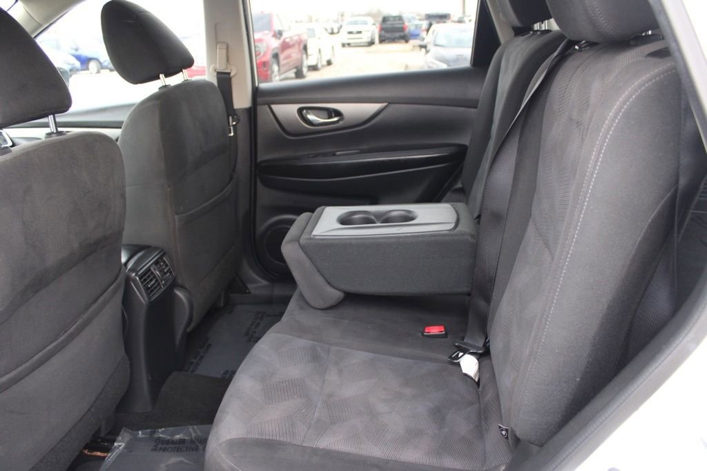 Used 2016 Nissan Rogue SV image 23