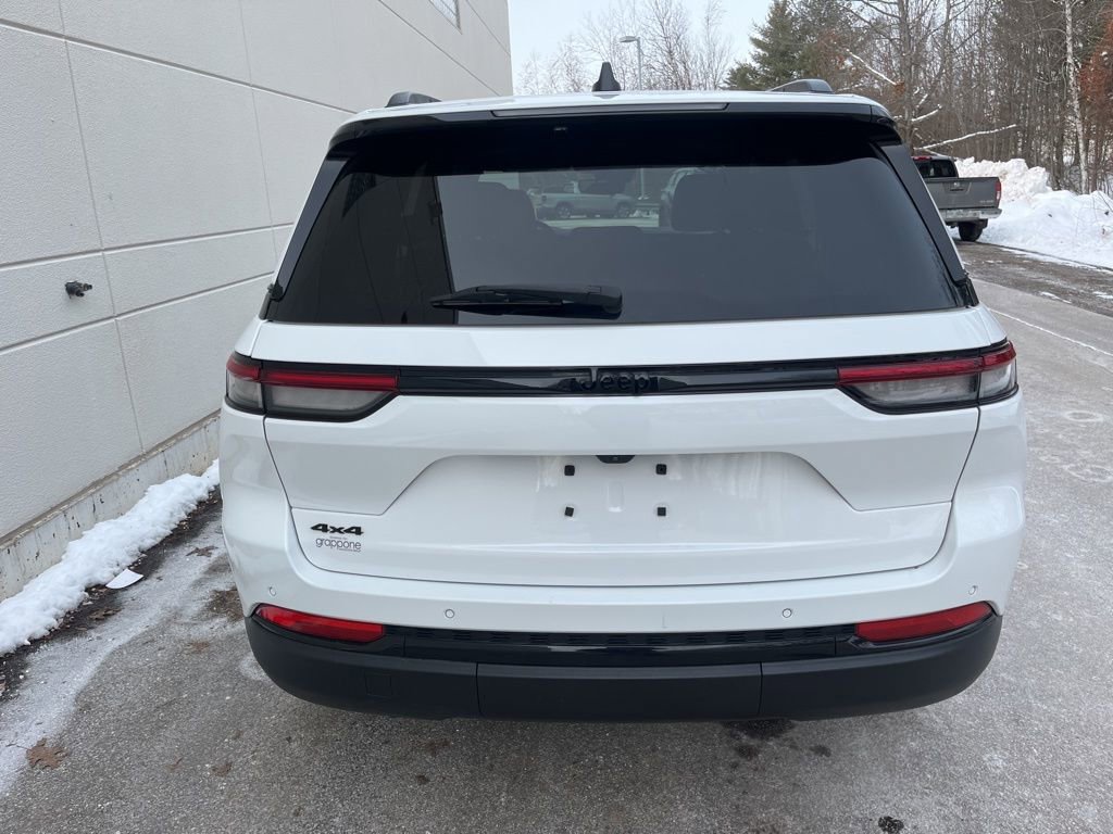 Used 2024 Jeep Grand Cherokee Altitude image 8