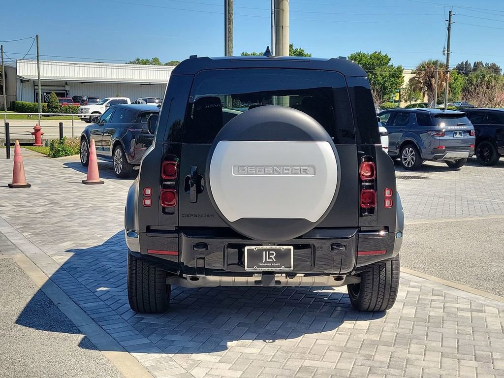 Used 2024 Land Rover Defender 110 X-Dynamic SE image 4