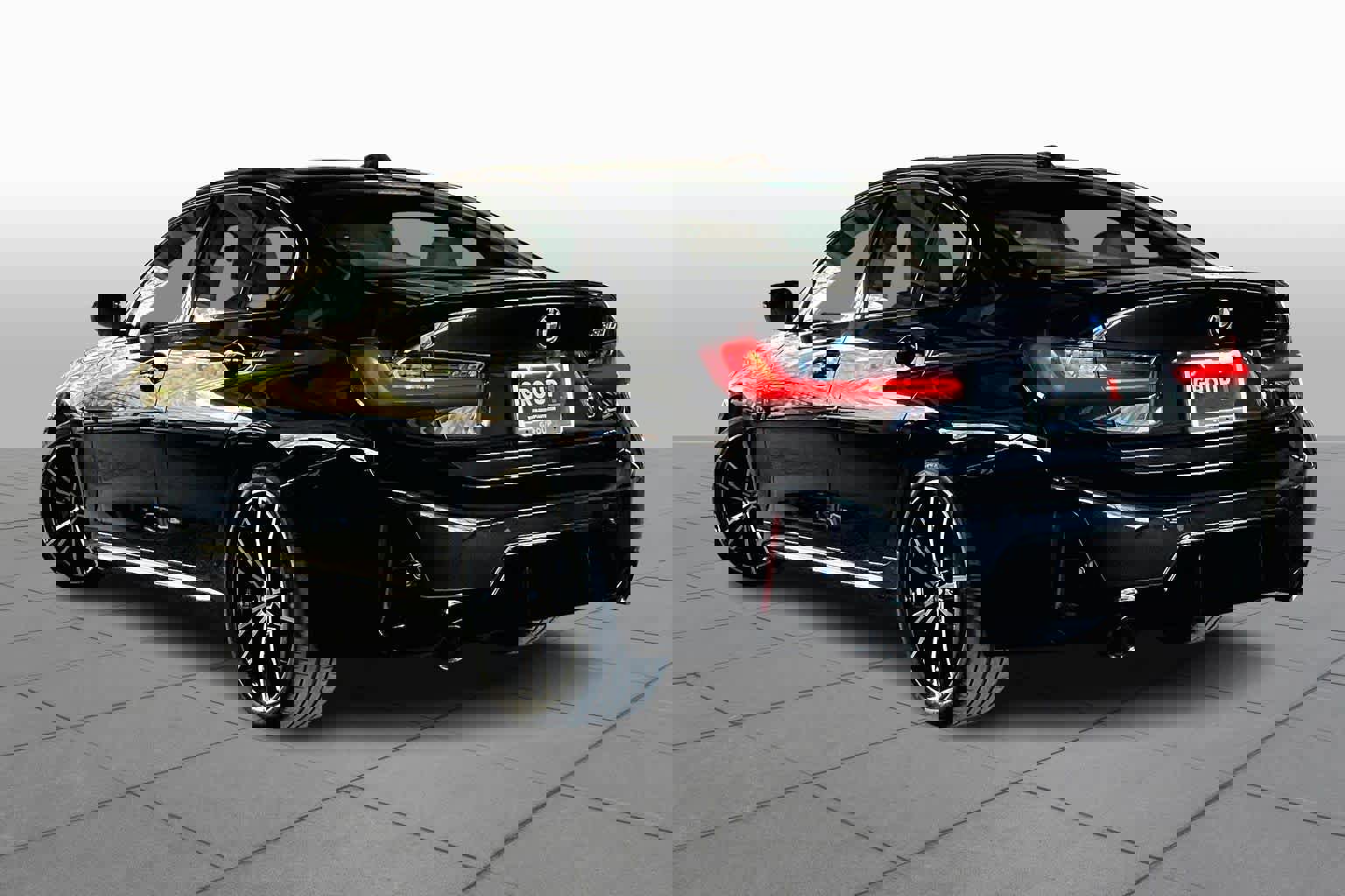 Used 2023 BMW 330i Sedan w/ M Sport Package image 11