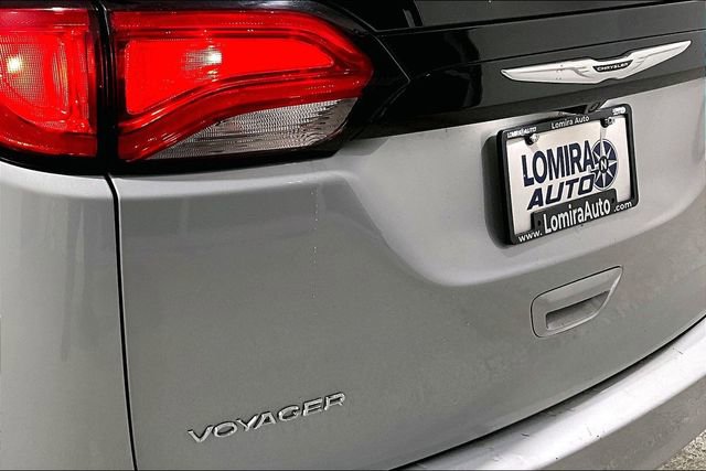 Used 2022 Chrysler Voyager LX image 41