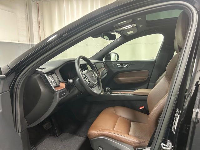 Used 2023 Volvo XC60 T8 Plus image 10