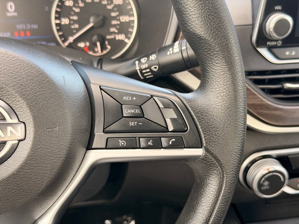 Used 2024 Nissan Altima 2.5 SV FWD image 29