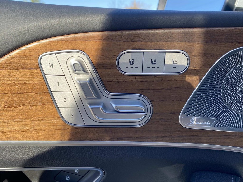 Used 2025 Mercedes-Benz GLS 450 4MATIC image 14