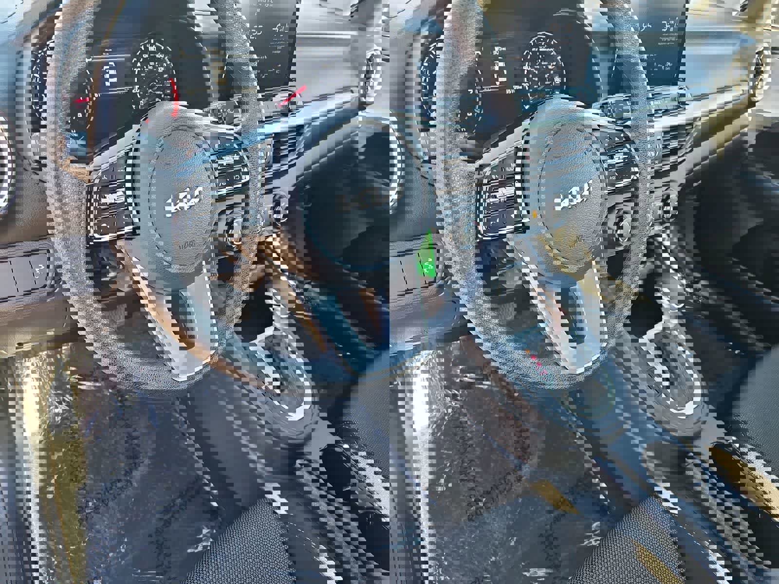 Used 2023 Kia Forte LXS image 11