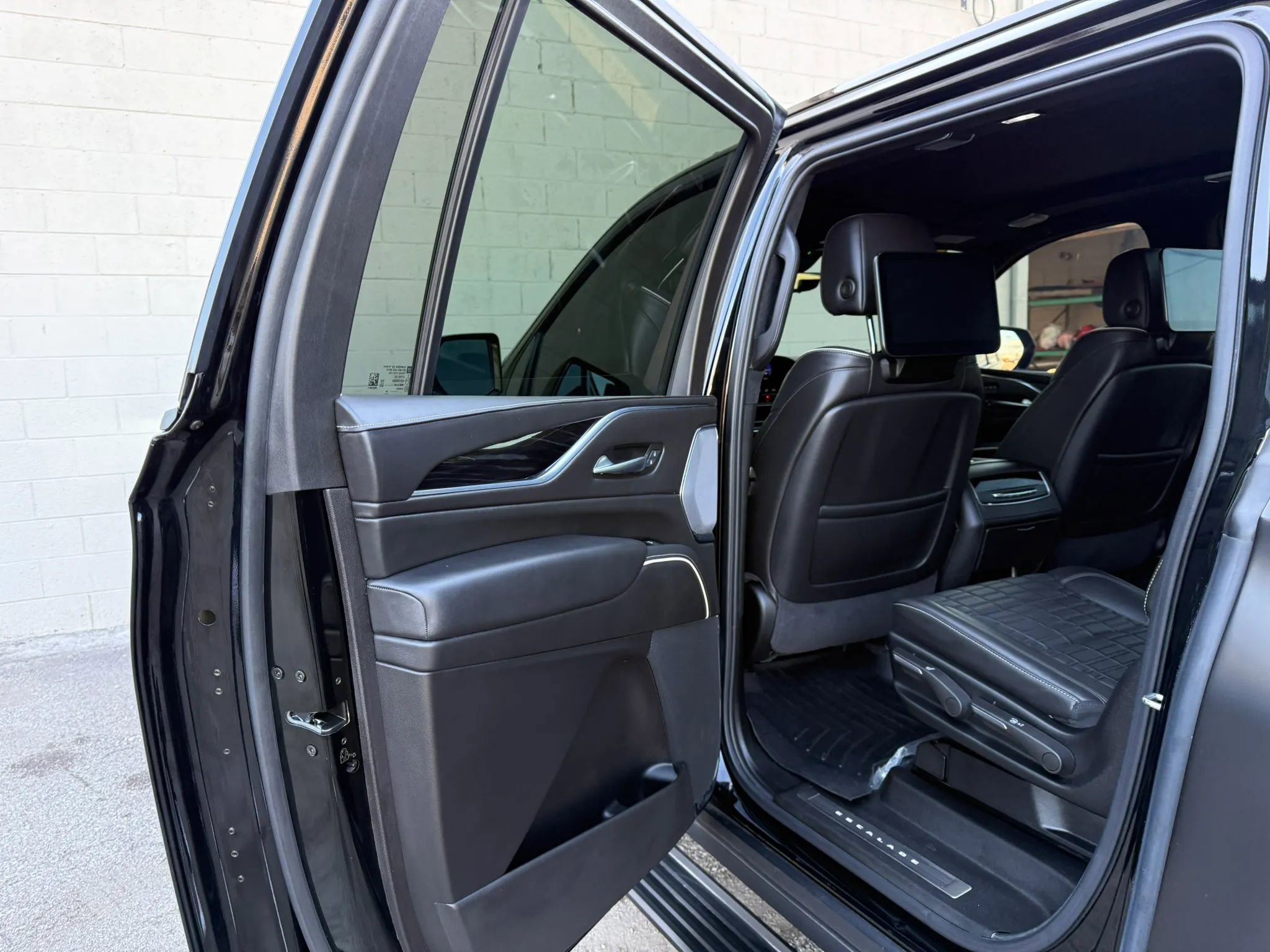 Used 2024 Cadillac Escalade ESV V image 43