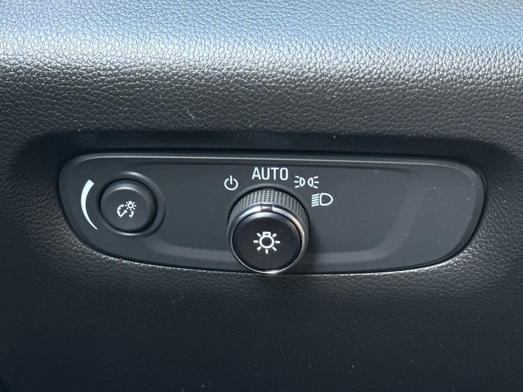 Used 2023 Chevrolet Traverse LS FWD image 22