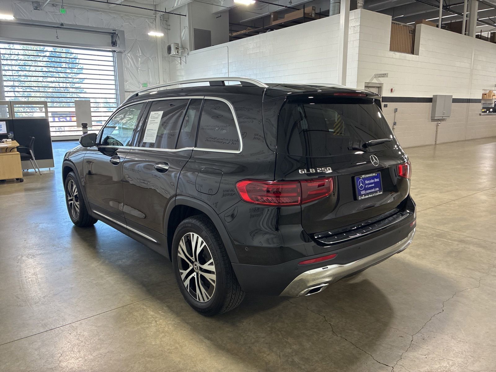 Used 2024 Mercedes-Benz GLB 250 4MATIC image 4