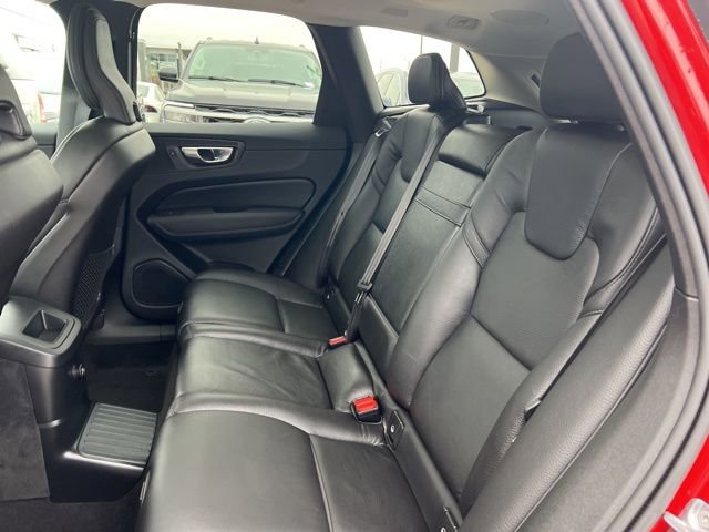 Used 2020 Volvo XC60 T8 Momentum image 8