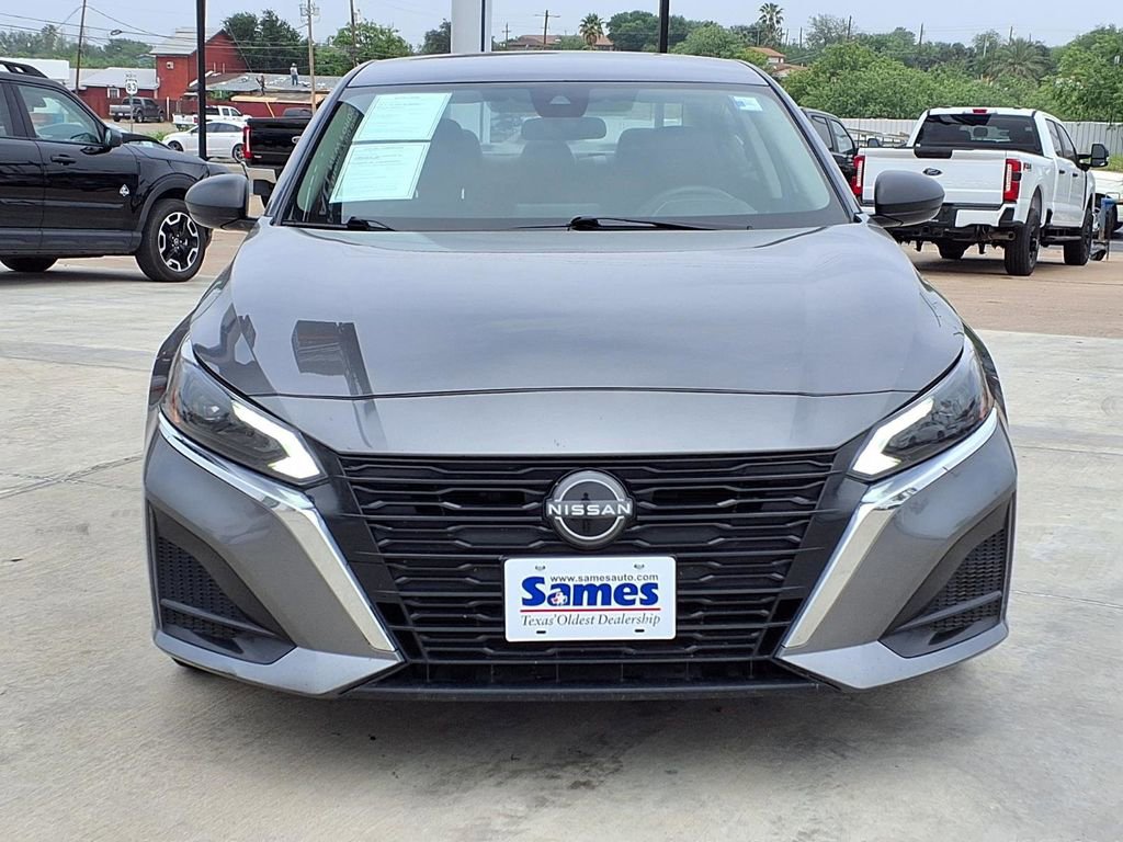 Used 2024 Nissan Altima 2.5 SV FWD image 3