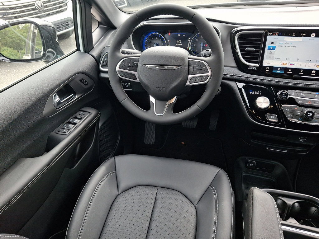 New 2027 Chrysler Pacifica Select AWD/4WD image 9