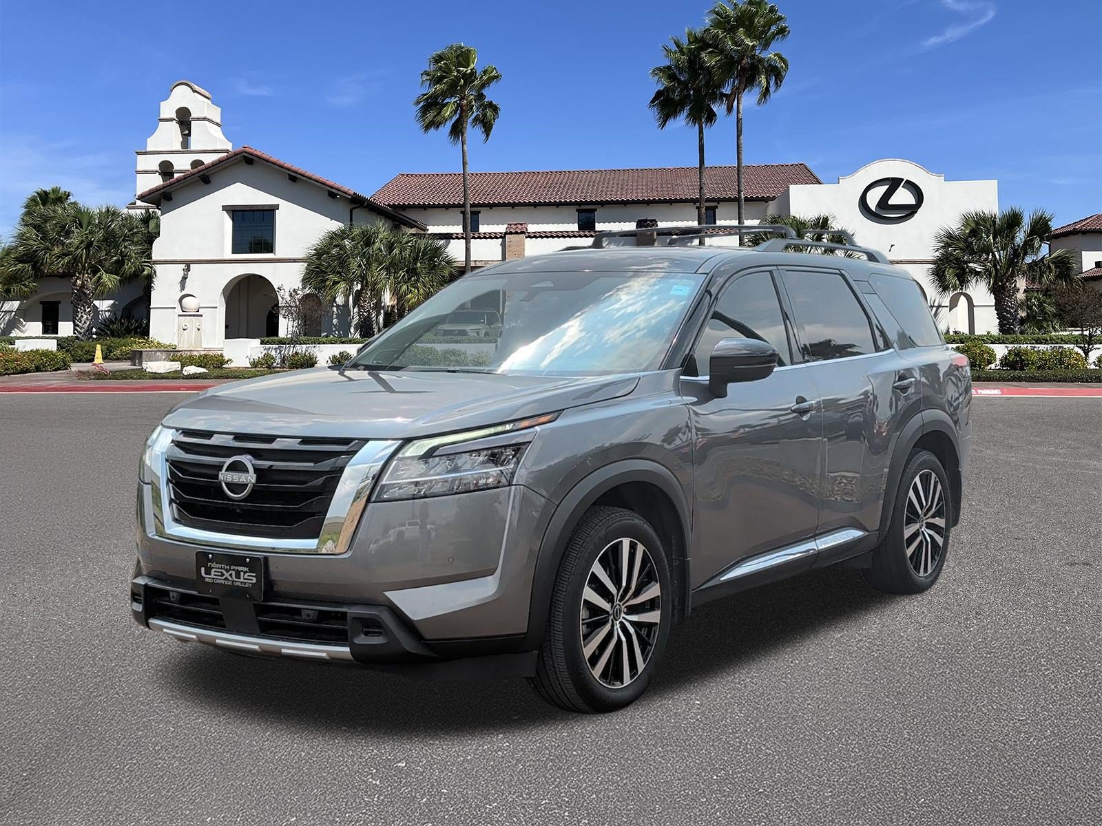Used 2024 Nissan Pathfinder Platinum w/ Cargo Package FWD image 5