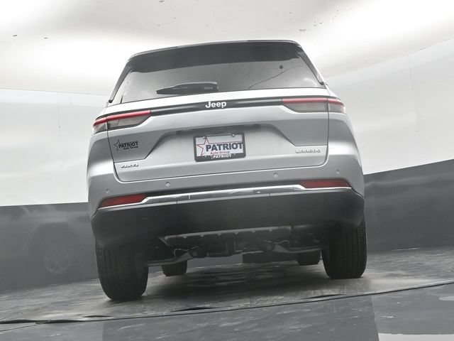 New 2026 Jeep Grand Cherokee Laredo w/ Trailer Tow Package AWD/4WD image 42