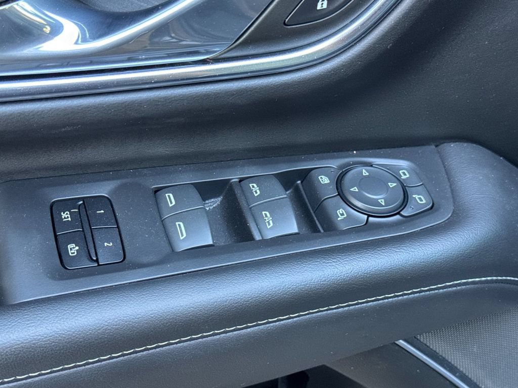 Used 2023 Chevrolet Suburban Z71 w/ Luxury Package AWD/4WD image 11