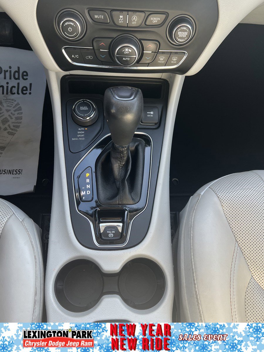 Used 2019 Jeep Cherokee Limited w/ Technology Group image 26