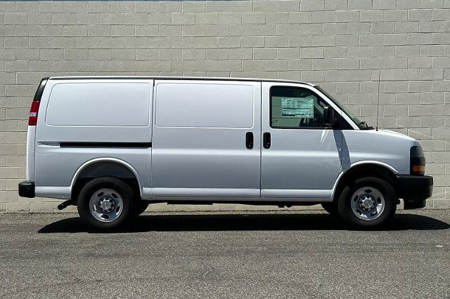 New 2026 Chevrolet Express 2500 w/ Driver Convenience Package RWD image 4