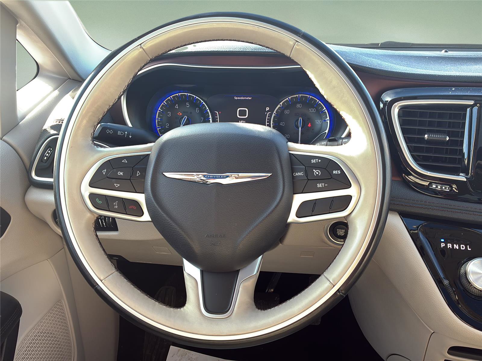 Used 2017 Chrysler Pacifica Limited image 19